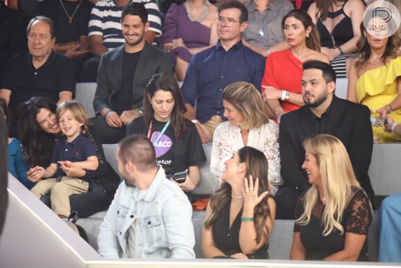 Alexandre Pato esteve no 'Teleton 2023' e se sentou junto com a família de sua mulher, Rebeca Abravanel