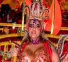 Rafaella Santos doa dinheiro para escola de samba