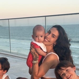 Em 2023, Gabi Brandt deu à luz ao seu terceiro filho com o cantor Saulo, o pequeno Beni