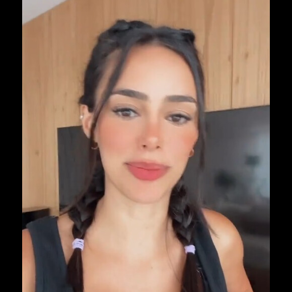 Bruna Biancardi conversou com os fãs após os pais terem a casa invadida, sendo feitos de reféns