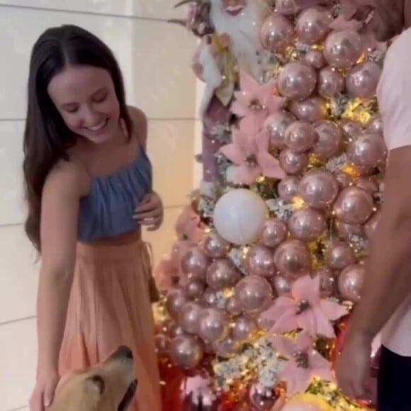 Larissa Manoela mostrou sua árvore de natal ostentação após 1 ano de romper relação com os pais