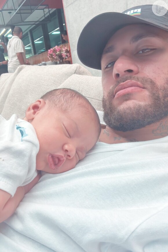 Neymar postou fotos de momentos com filha com Bruna Biancardi