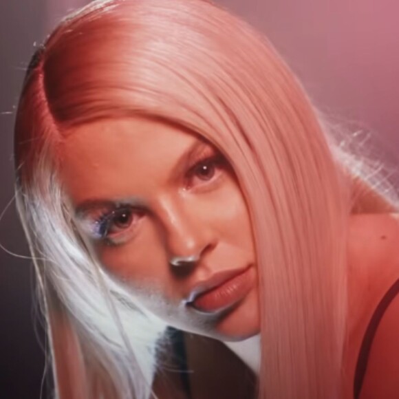 Veja foto do rosto de Luísa Sonza no clipe da música "Século 21", uma parceria com Léo Santana lançada em outubro de 2020