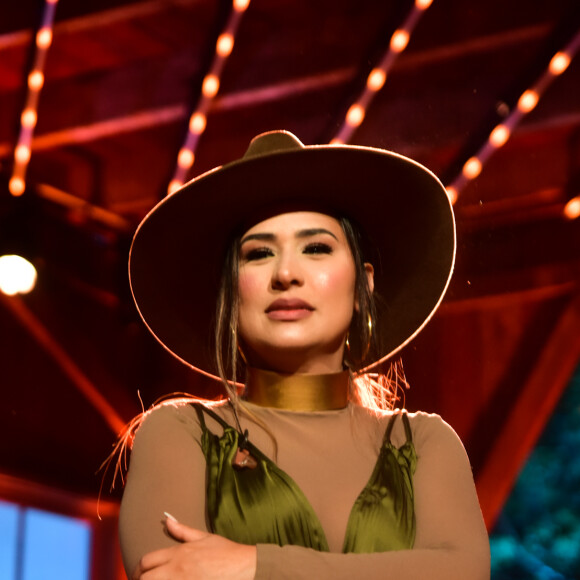 Simone Mendes colhe os frutos do megahit 'Erro Gostoso'