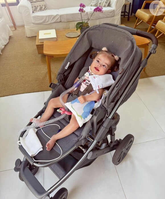 Filha de Juliano Cazarré e Letícia Cazarré, Maria Guilhermina, 1 ano, já foi internada e operada várias vezes por conta de uma condição rara, a Anomalia de Ebstein