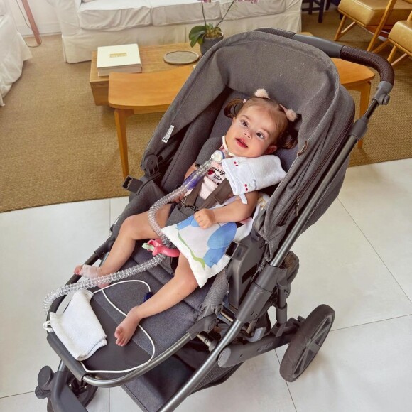 Filha de Juliano Cazarré e Letícia Cazarré, Maria Guilhermina, 1 ano, já foi internada e operada várias vezes por conta de uma condição rara, a Anomalia de Ebstein