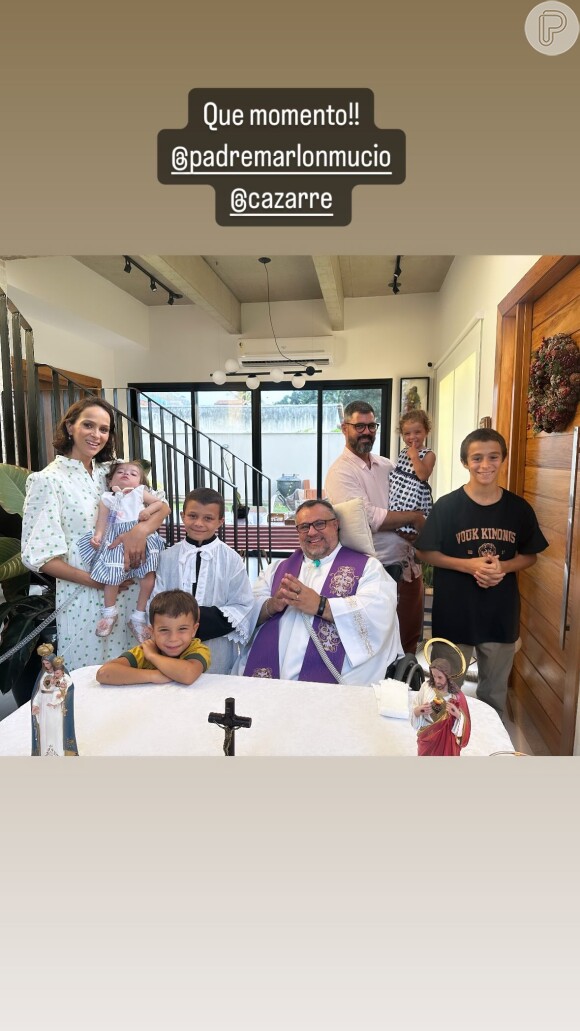Filha de Juliano Cazarré e Letícia Cazarré assistiu a sua primeira missa ao lado dos quatro irmãos
