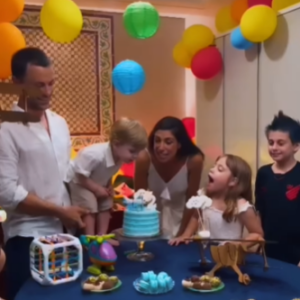 Tamara Dalcanale publicou vídeo com Kayky Brito durante aniversário de Kael e comemorou: 'Você é luz'
