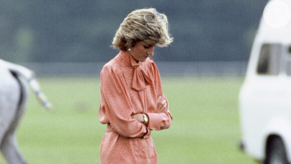 Ícone da moda, Princesa Diana já usava a cor Pantone 2024, Peach Fuzz, nos anos 1980. Aos looks!