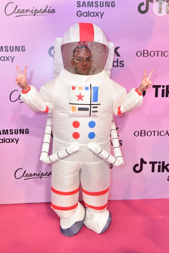 Lucas Rangel vestiu fantasia de astronauta na premiação TikTok Awards 2023