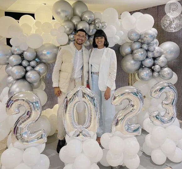 Cantor gospel Pedro Henrique e a mulher, Suilan Barreto, fizeram festa para receberem 2023, ano marcado pela morte do artista
