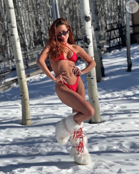 Anitta de biquíni na neve: cantora curte a temporada de Natal em Aspen, nos Estados Unidos