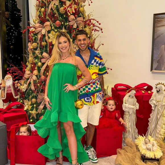 Virginia arrisca mais uma vez e decide usar vestido verde para passar o natal com o marido Zé Felipe