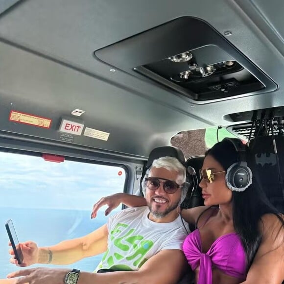 Gracyanne Barbosa e Belo, atração do navio, foram de helicoptero para Santos e então ir para o 'Ney em Alto Mar'