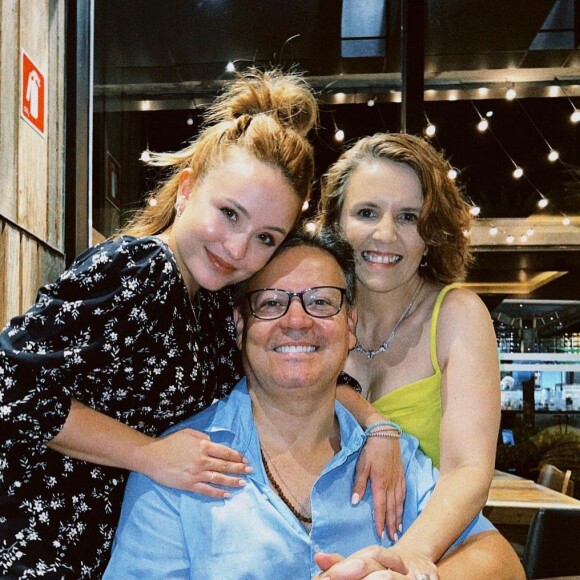 Pais de Larissa Manoela, depois de benzedeira, tomam decisão para não terem prejuízo de milhões