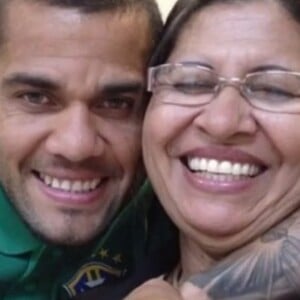 Mãe de Daniel Alves vaza identidade da vítima