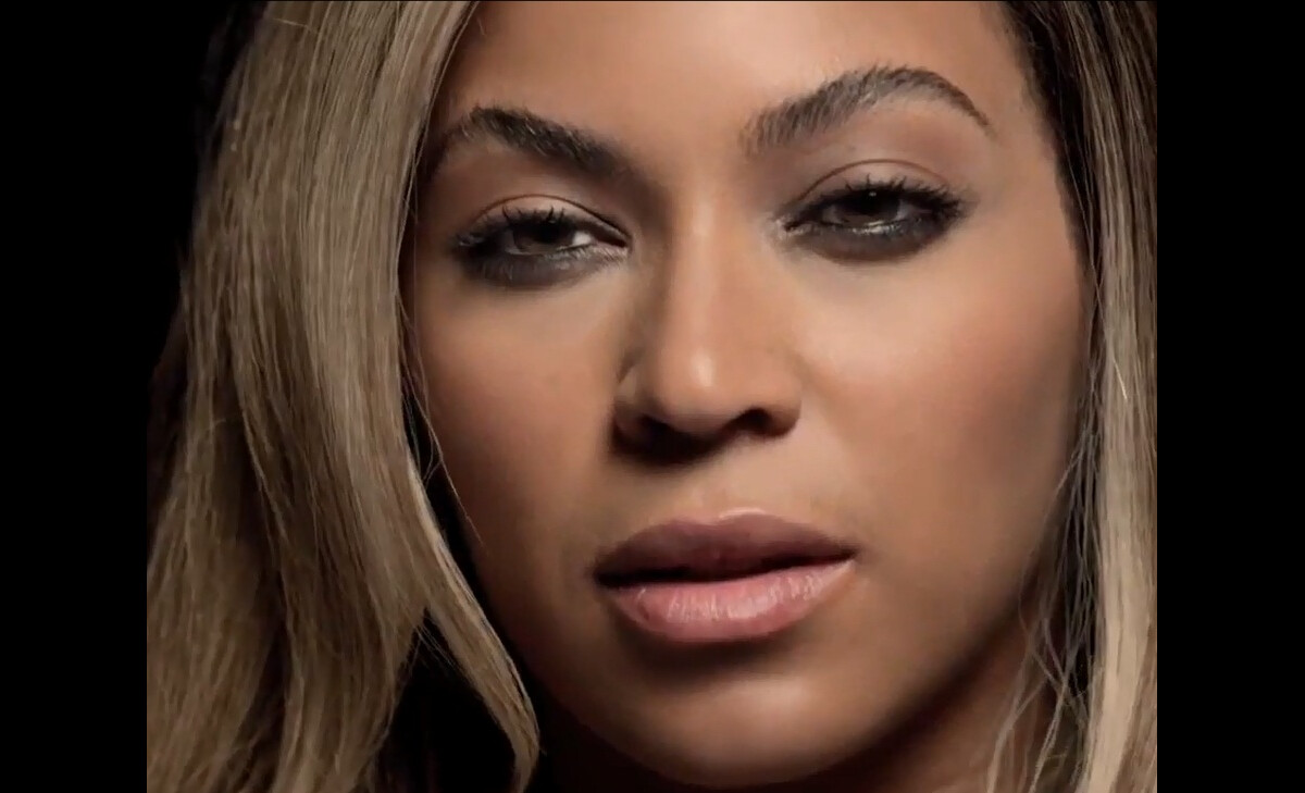 Foto: Beyoncé aparece loiríssima e com um olhar fatal - Purepeople