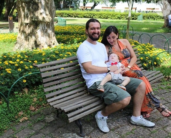 Marco é casado com Karina e, juntos, eles são pais de Alexandre Iesous, de 10 meses