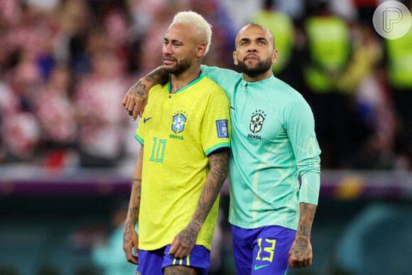 A notícia de que pai de Neymar ajudando Daniel Alves não virou uma surpresa só que foi detonada da mesma maneira