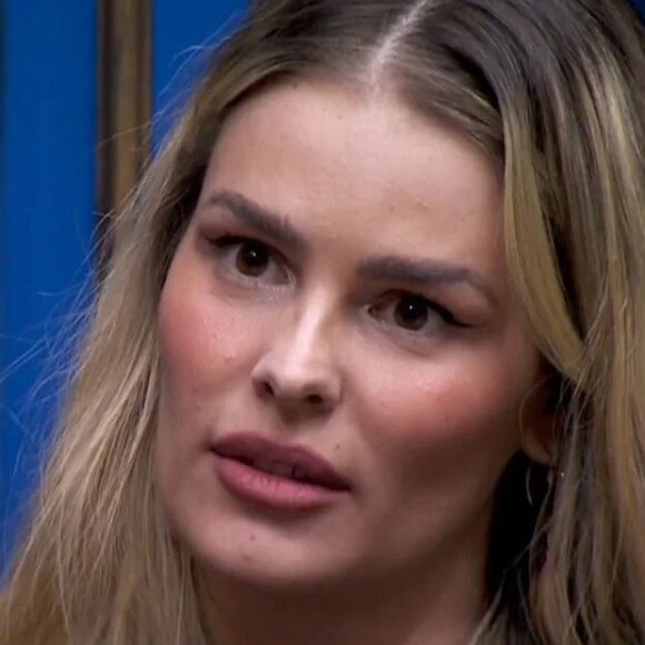 BBB 24: 'Yasmin Brunet tá mais velha, você percebe que ela largou mão. Hoje, ela comeu dois pacotes de bolacha inteiro com requeijão. Ela sai comendo', disse Rodriguinho