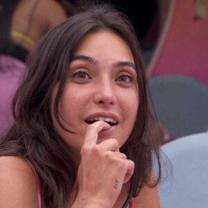 Rival de Yasmin Brunet, Vanessa Lopes fofocou com outros participantes que Yasmin Brunet está insegura com as críticas