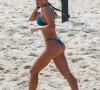 Jade Picon aproveitou uma manhã de muito calor no Rio de Janeiro para se refrescar na praia