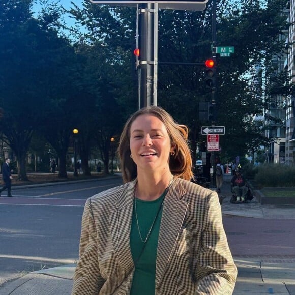 Paolla Oliveira tem 41 anos e sua beleza natural rouba a cena na internet