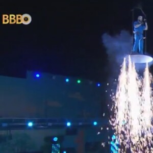 Belo fez uma entrada triunfal para ser a primeira atração musical do 'BBB 24'