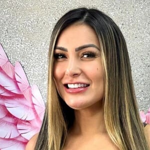 Andressa Urach realliza maior fetiche ao gravar vídeo com três homens e relata esgotamento: 'Estou acabada'