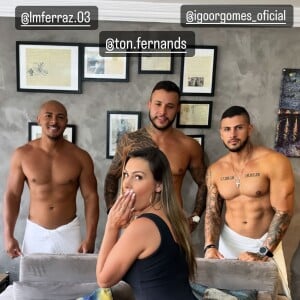 Andressa Urach postou uma série de fotos ao lado dos três modelos com quem gravou vídeo erótico: 'Coisa mais gostosa da face da terra'