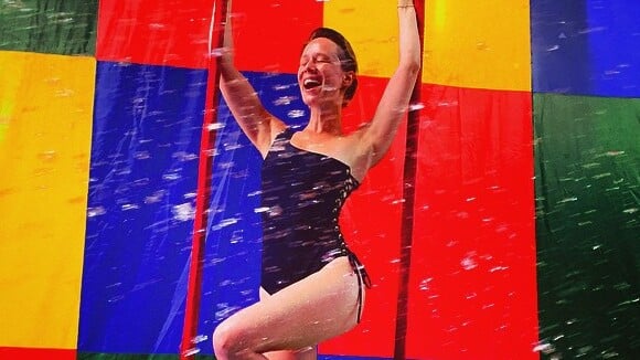 Mariana Ximenes exibe boa forma durante aula de circo: 'Trapézio mais piscina'