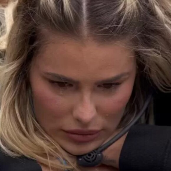 Yasmin Brunet chora no 'BBB 24' com medo de cancelamento