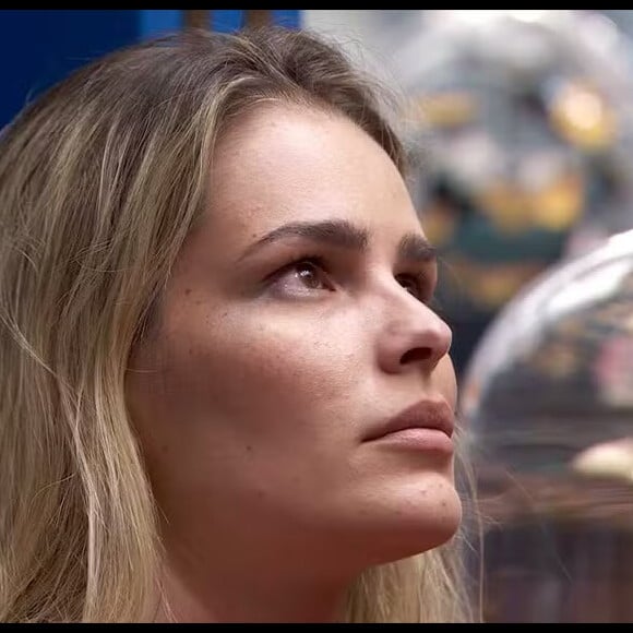 Yasmin Brunet chora de medo de estar cancelada fora do 'BBB 24'
