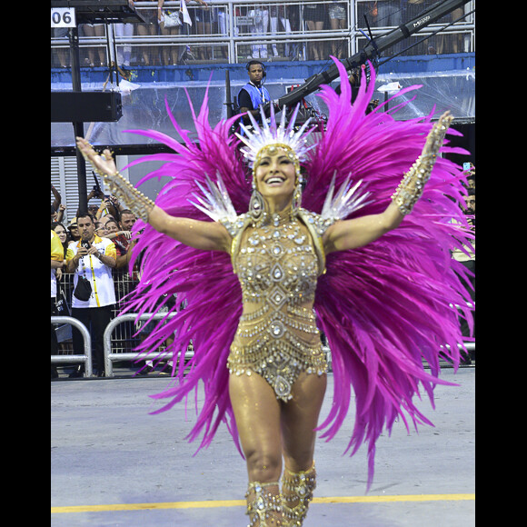Sabrina Sato vai ser rainha de carnaval da Gaviões e da Vila Isabel no carnaval 2024. Apresentadora desfila há 20 anos pela escola de São Paulo e estreou na agremiação do Rio em 2011