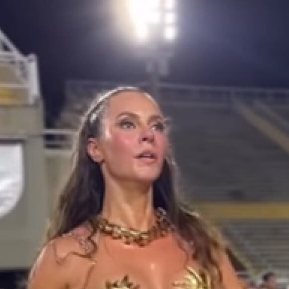 Paolla Oliveira também não abre mão da ousadia quando o look é ensaio de Carnaval: este look sensual prova isso!