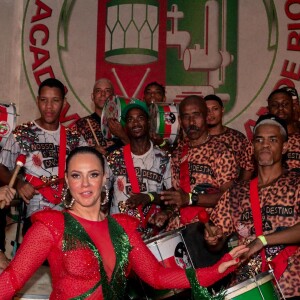 Quem diz que não pode roupa no Carnaval? Paolla Oliveira também já sambou muito em um macacão com as cores da Grande Rio