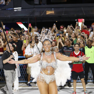 Paolla Oliveira: último modelo usado pela atriz nos ensaios do Carnaval 2024 envolvia plumas e muito brilho
