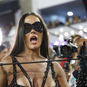 Deborah Secco, de Tiazinha, desabafa no Carnaval: 'Sou uma mulher sexy, tenho consciência disso, gosto de ser assim e sou desse jeito para mim'