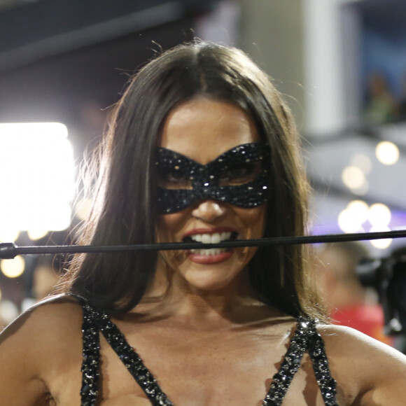 Sem dar muito spoiler, Deborah Secco antecipou que irá homenagear outras grandes personalidades durante seu Carnaval