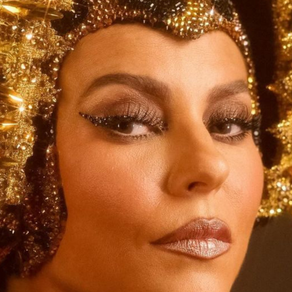 Mulher-onça! Paolla Oliveira aposta no animal print e exibe corpo escultural em fantasia de Rainha de Bateria. Veja fotos