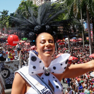 Paolla Oliveira é rainha do bloco Cordão da Bola Preta