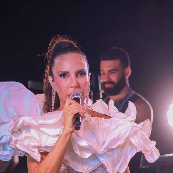 Baby do Brasil alertou Ivete Sangalo no carnaval 2024 de Salvador ao falar de arrebatamento e apocalipse, mas cantora baiana disparou: 'Eu vou cantar 'Macetando' porque Deus está mandando, está macetando certo'