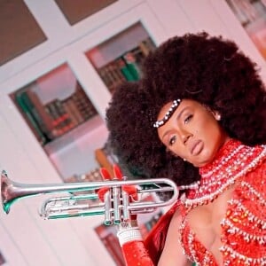 Carnaval 2024: Evelyn Bastos referenciou as divas do jazz em sua fantasia