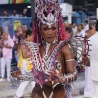 Spa, igreja e banho de ervas: saiba como Érika Januza, rainha de bateria de Viradouro, se prepara antes de desfilar no Carnaval
