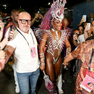Érika Januza roubou a cena durante desfile da Viradouro no Carnaval do Rio