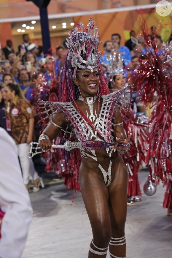 Érika Januza prefere ficar mais quieta antes de desfilar no Carnaval