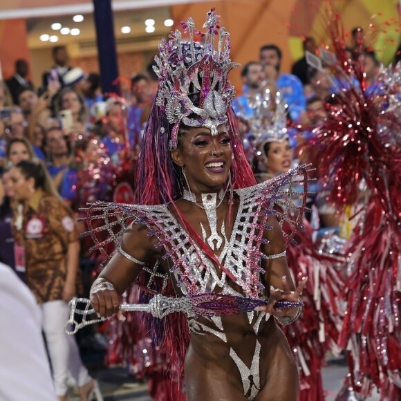 Érika Januza prefere ficar mais quieta antes de desfilar no Carnaval