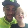 O jogador Neymar é pai Davi Lucca, de apenas três anos