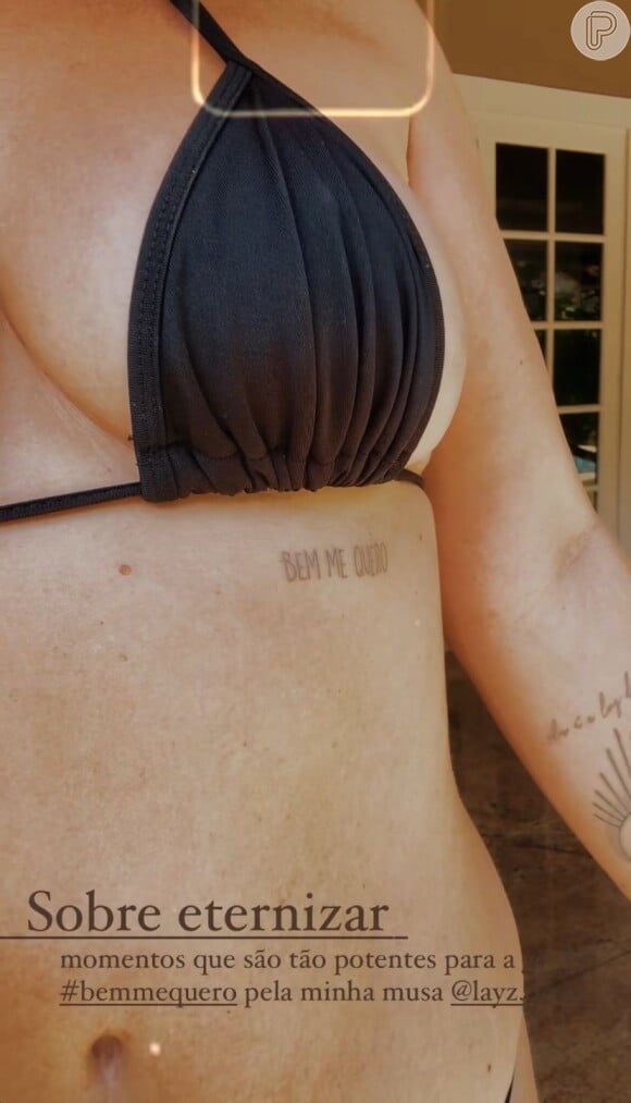 Mari Bridi ainda fez um vídeo destacando os seios fartos e uma tatuagem íntima logo abaixo da região