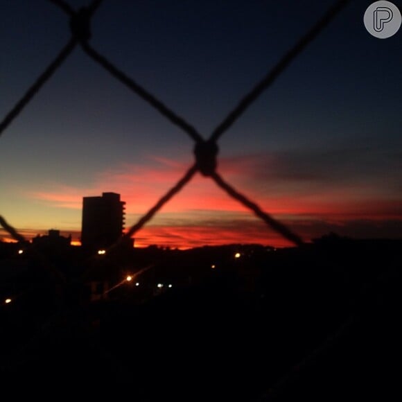 Bárbara Paz compartilhou em seu Instagram uma foto do pôr-do-sol em Campo Bom e clamou por justiça
